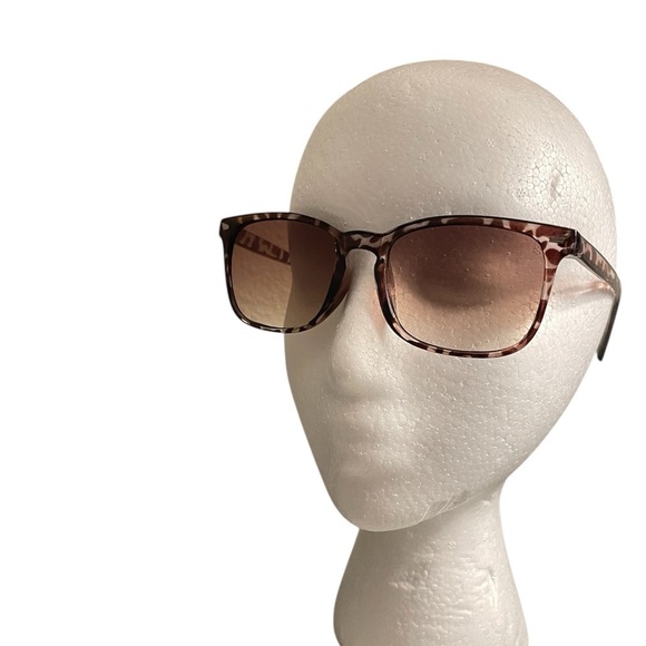 Brown Leopard Print Sunglasses with Gradient Lenses and Case NWOT - Picture 3 of 3